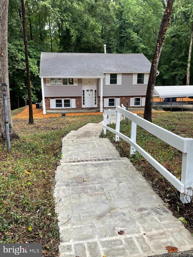Primary Photo - 13 Glen Dr