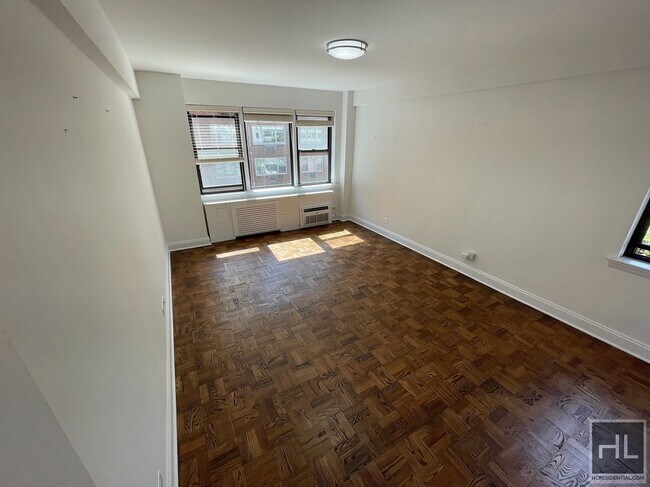 Foto del edificio - GORGEOUS 4 BED IN BEEKMAN PLACE!