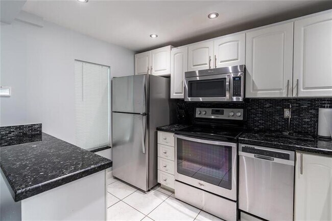 Building Photo - 470 Paradise Isle Blvd