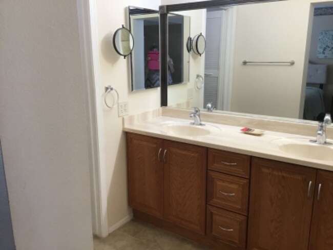 Foto del edificio - 15007 W Heritage Dr