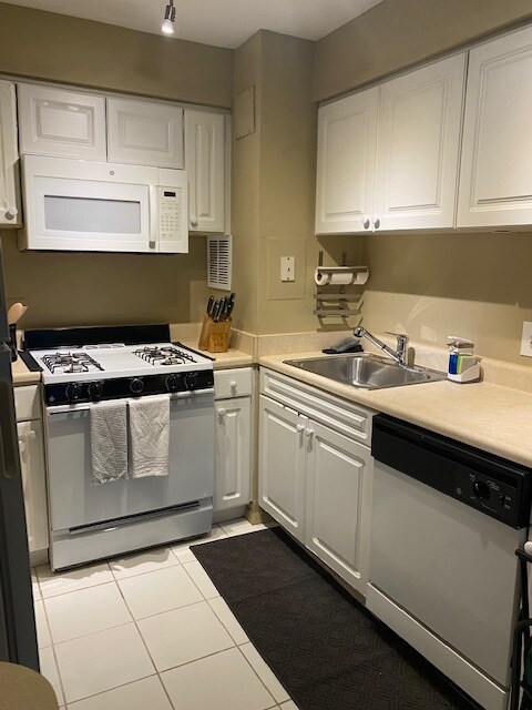 Kitchen - 8 S Van Dorn St