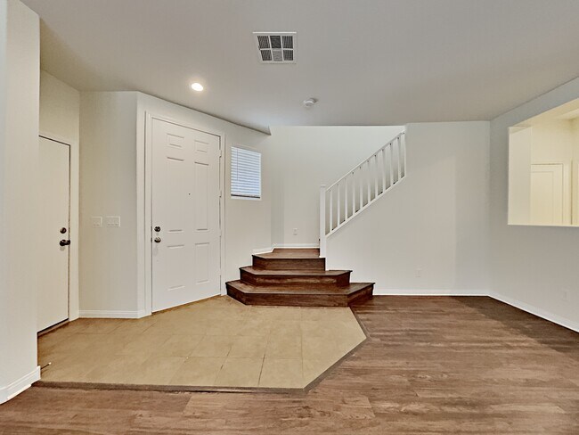 Building Photo - 709 Chepstow Avenue