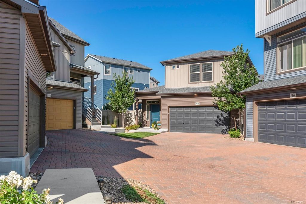 Foto principal - 4845 Halifax Ct