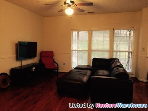 Fotografía del edificio - 2412 Chestnut Terrace Ct