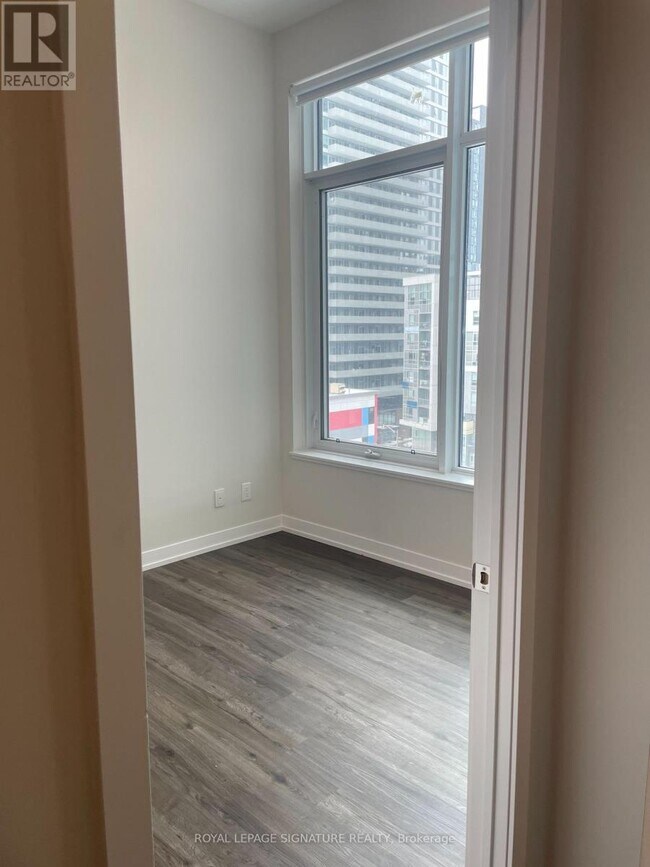 Photo du bâtiment - 25 Nicholas Ave