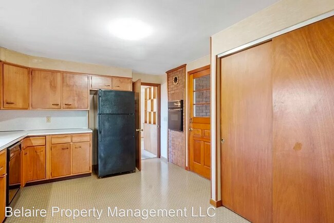 Building Photo - 3 br, 2.5 bath House - 52 Surrey Lane