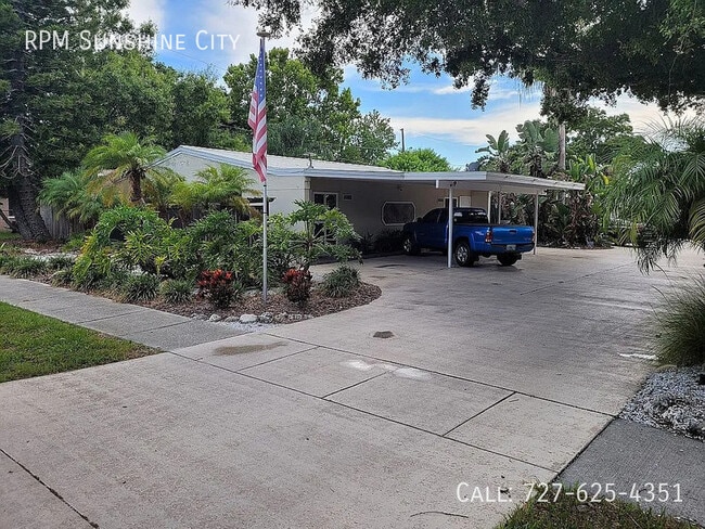 Building Photo - 1628 Pine St