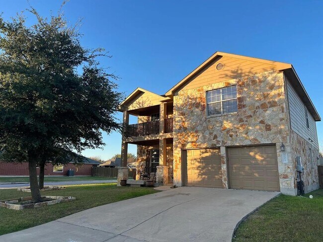 Building Photo - 201 Mossy Rock Dr