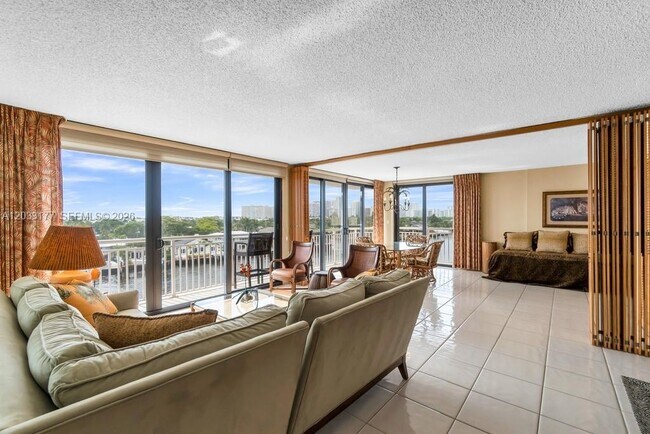 Foto del edificio - 3100 NE 48th St