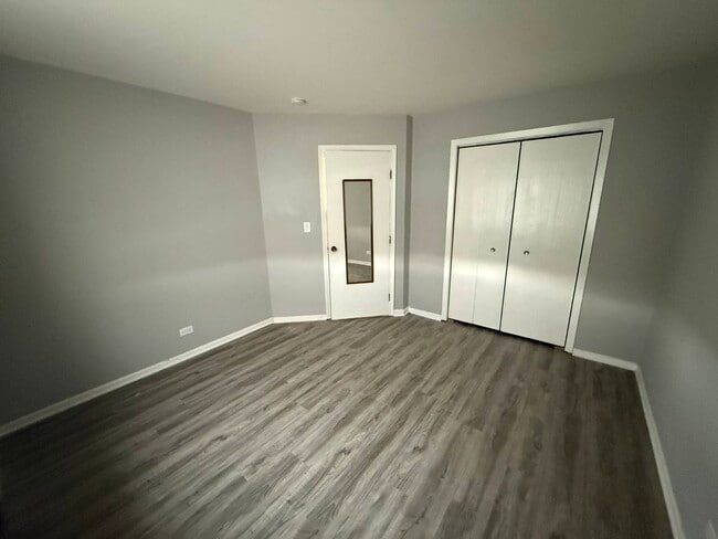 Foto del edificio - 1725 N Farnsworth Ave