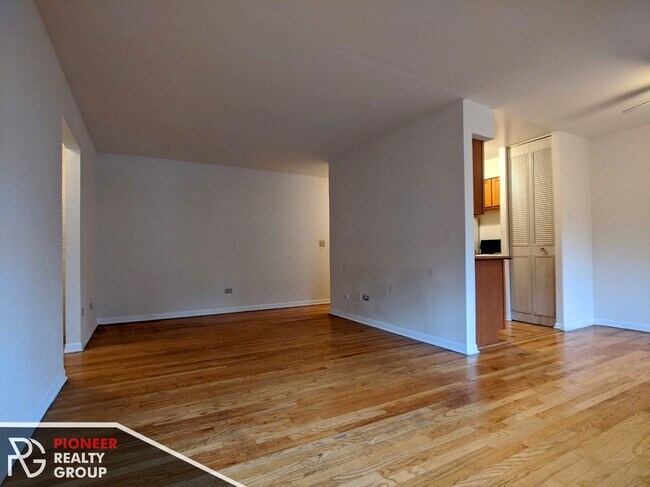 Foto del edificio - 502 W Briar Pl