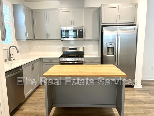 Foto del edificio - 5465 Seacliff Pl