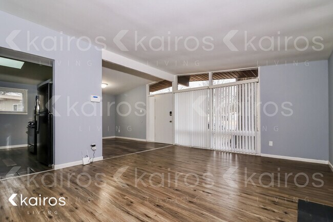 Foto del edificio - 775 Pebble Lane