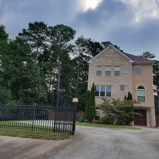 Building Photo - 33XX Deevers Ct