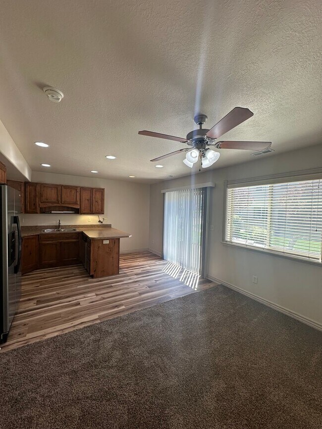 Foto del edificio - Modern 3 Bed, 2.5 Bath Townhouse - Excelle...