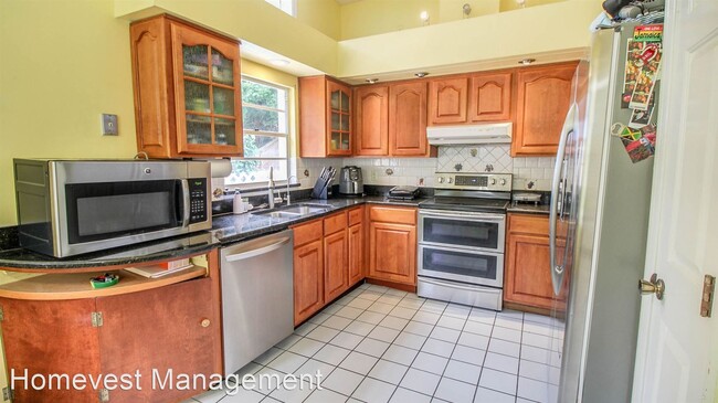 Building Photo - 3 br, 2.5 bath House - 913 Red Dandy Drive