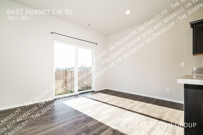 Foto del edificio - 6492 Hornet Cir NE