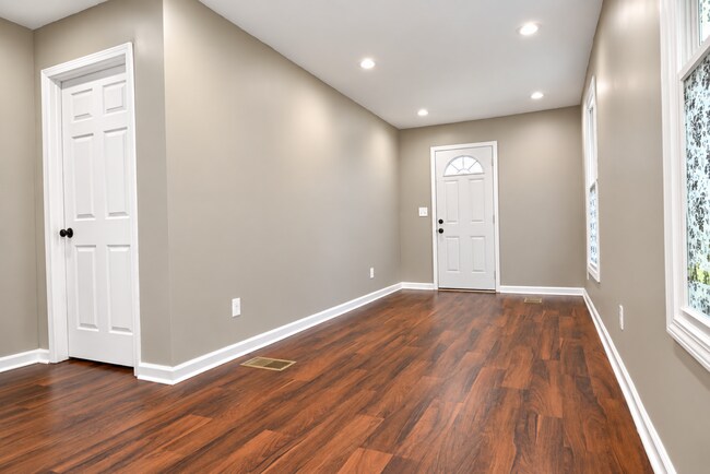 Foto del edificio - 728 Heywood Ave