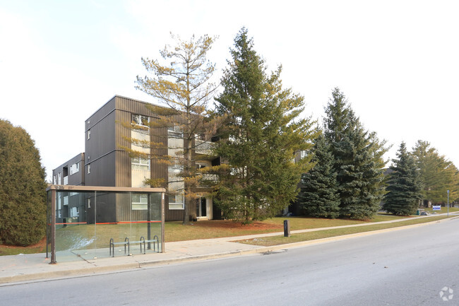 Building Photo - 84 Country Hill Dr