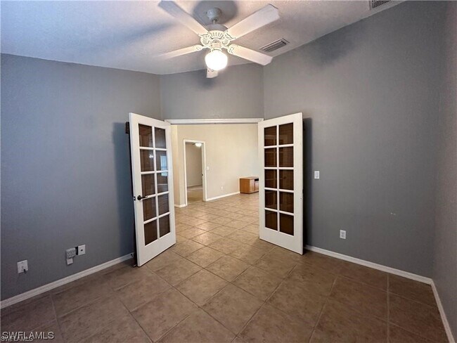 Foto del edificio - 821 Hibiscus Ave