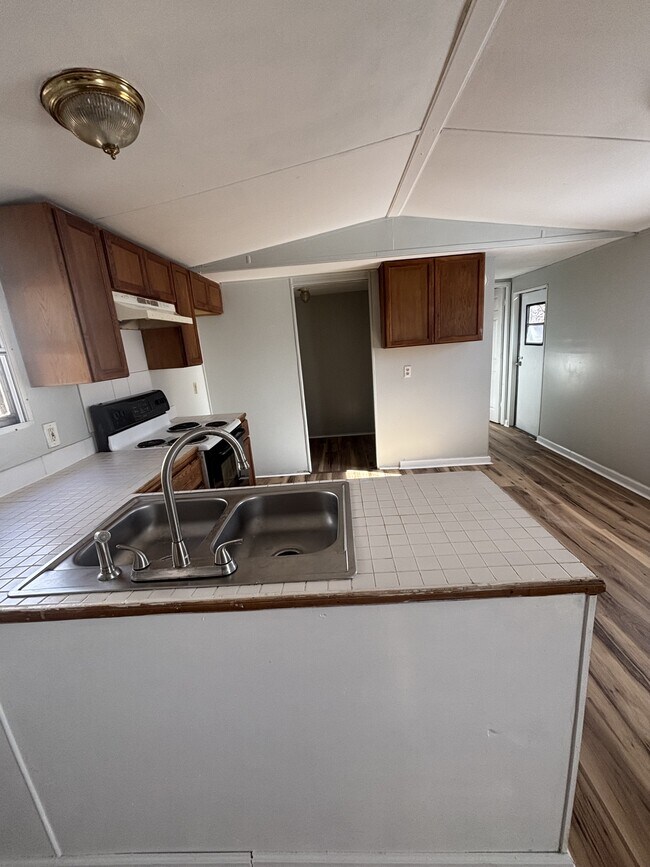 Foto del edificio - 221 Cherry Tree Dr