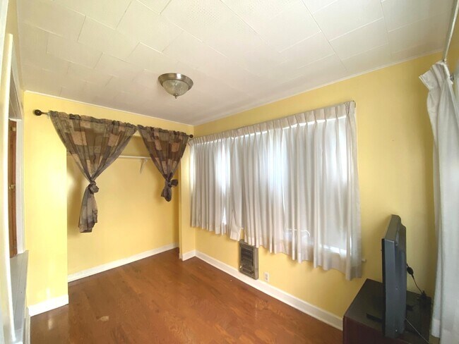 Foto del edificio - 2830 W Summerdale Ave