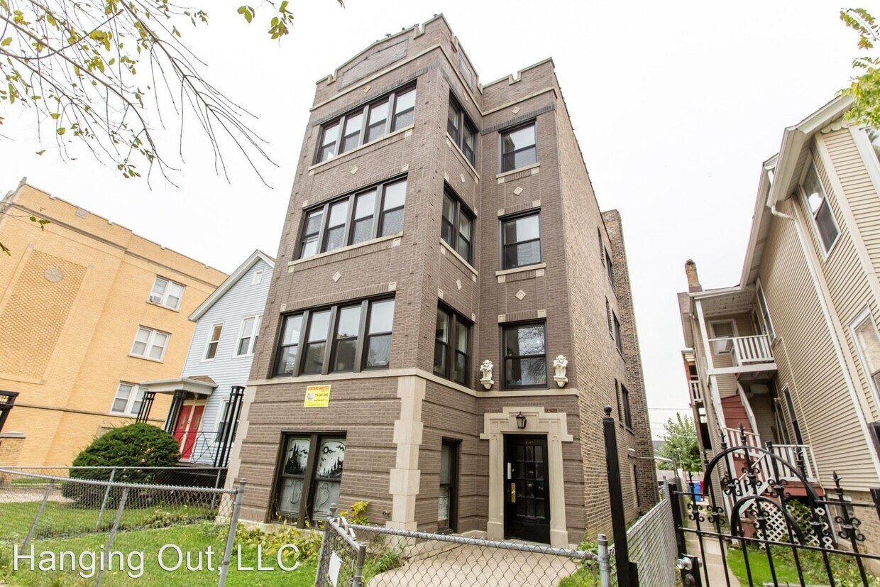 Primary Photo - 3049 W George St