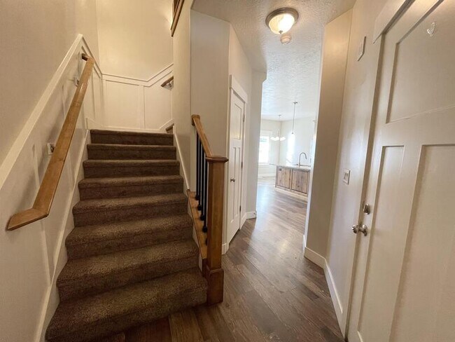 Building Photo - 116 S 980 E