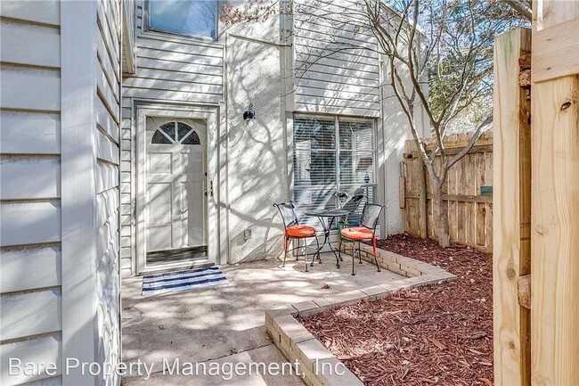 Building Photo - 1 br, 1.5 bath House - 809 Red Bird Ln