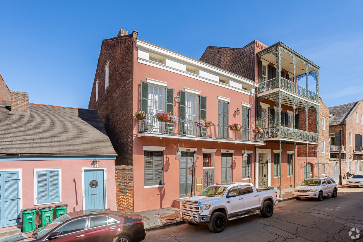 Primary Photo - 921 Dumaine St