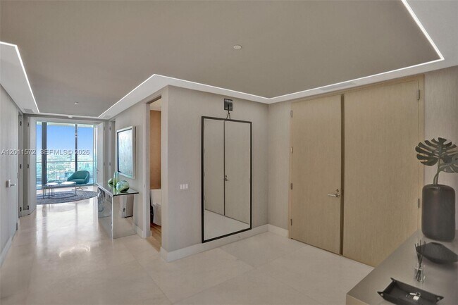 Foto del edificio - 18975 Collins Ave