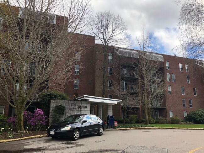 Foto del edificio - 50 Broadlawn Park