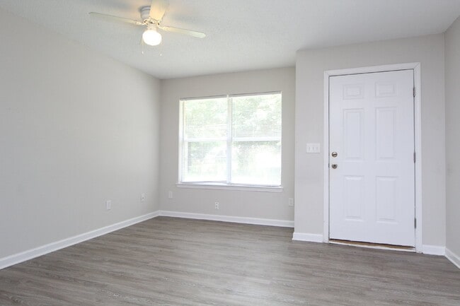 Building Photo - Updated 3/2 Brick Duplex in Northwest Pens...