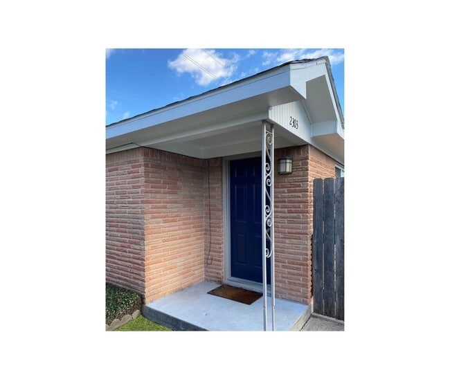 Building Photo - 2303 Blodgett St