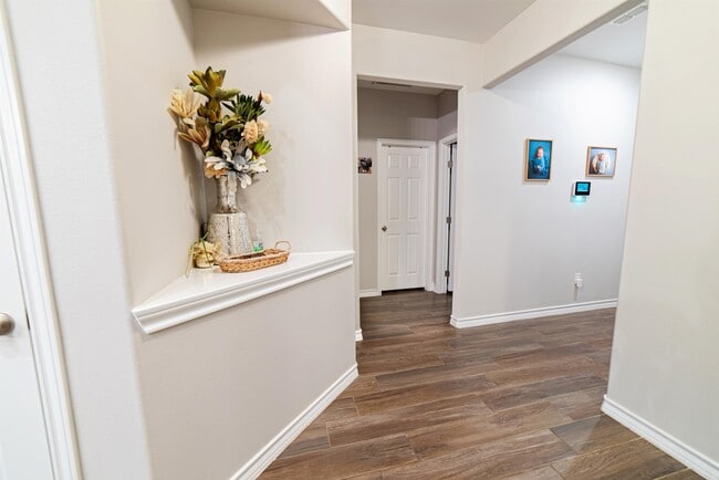 Building Photo - 614 Puerta del Sol Dr