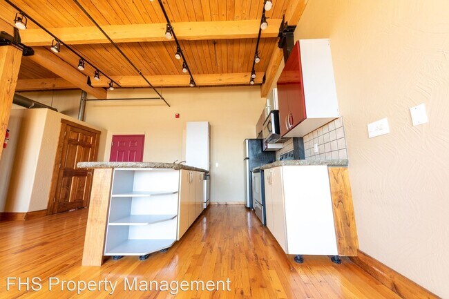 Building Photo - 1 br, 1.5 bath House - 601 N National #308
