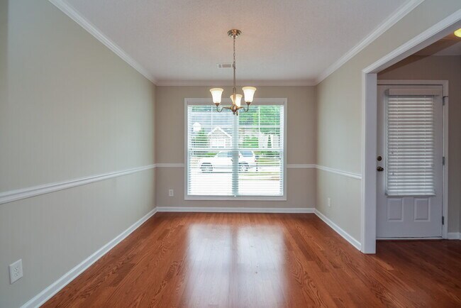 Foto del edificio - 3896 Pine Village Pl