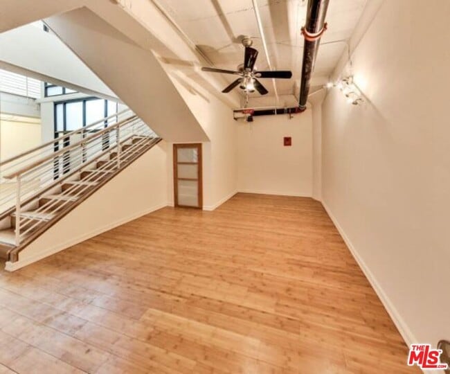 Building Photo - 330 W 11th St