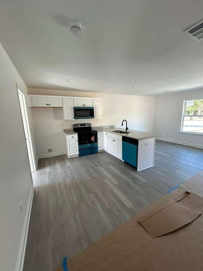 Foto del edificio - 32 Constitution Ave