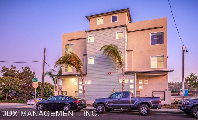 Building Photo - 5845-5855 Riley St