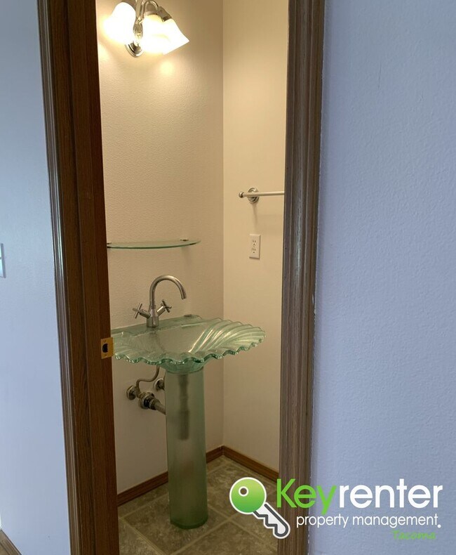 Foto del edificio - Luxurious 4Bed/2Bath House in a Gated Comm...