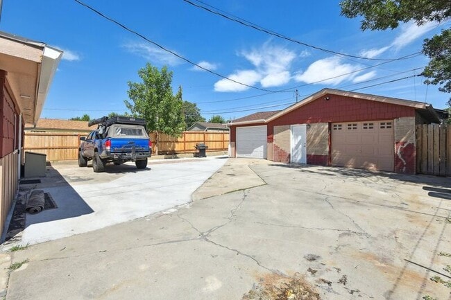 Building Photo - 3035 W 64th Ave