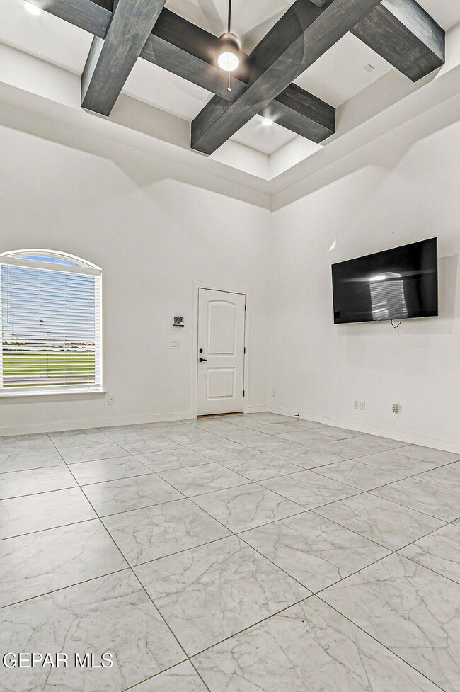 Building Photo - 7420 Norte Vly Ln