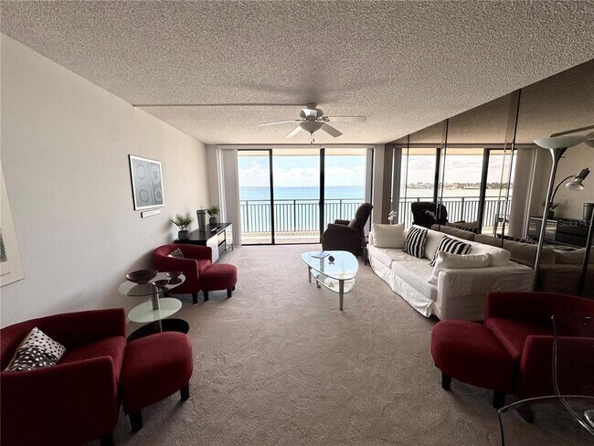 Foto del edificio - 5700 Escondida Blvd S