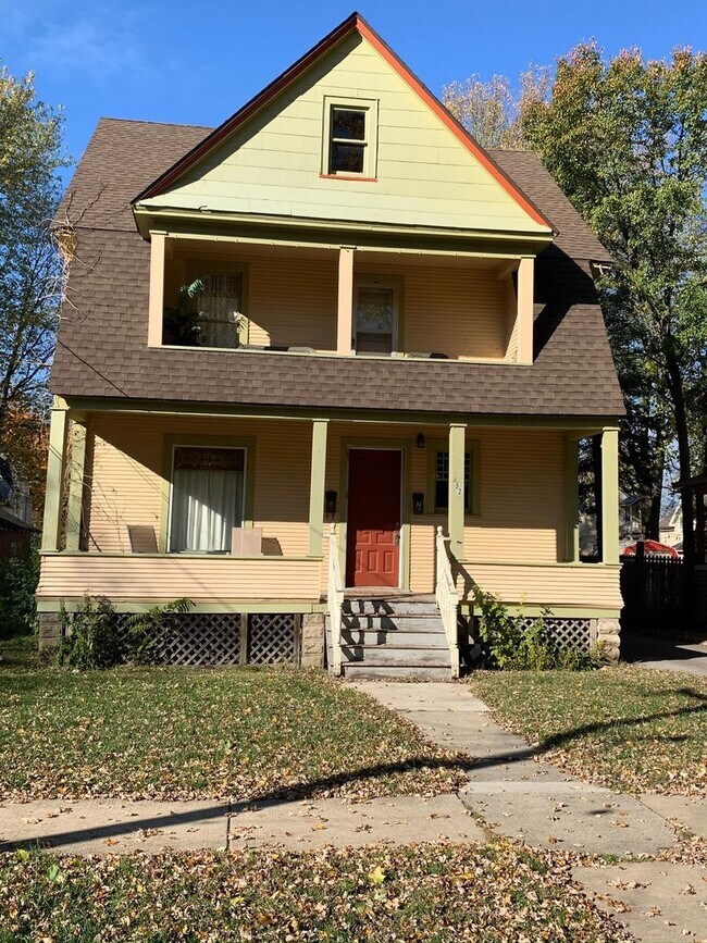 Building Photo - 452 Iowa Ave