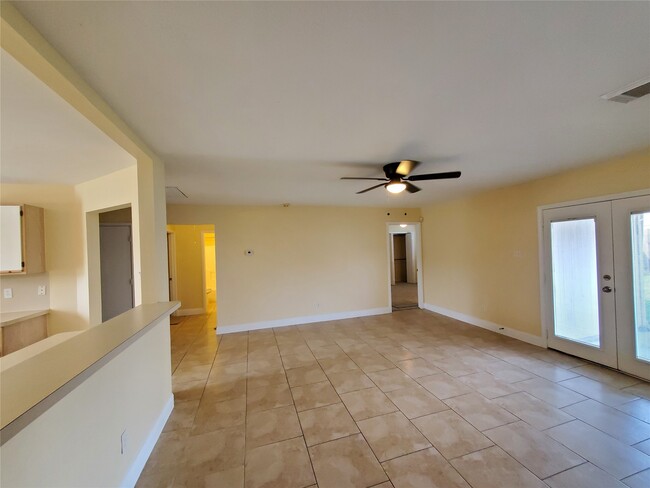 Building Photo - 1413 Bridle Path