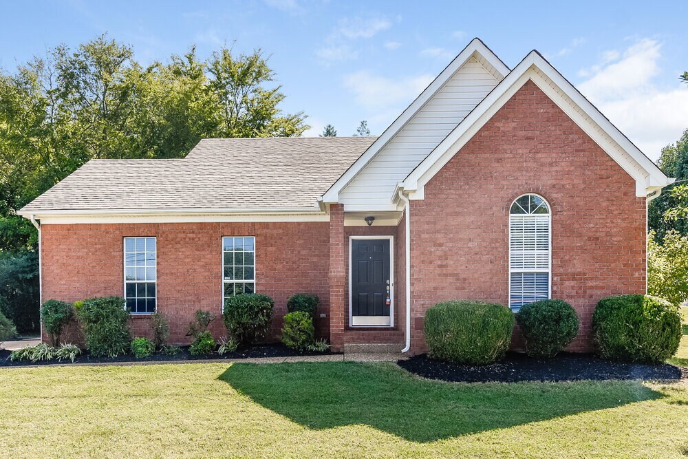Foto principal - 900 Bluebird Ct
