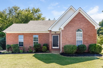 Building Photo - 900 Bluebird Ct