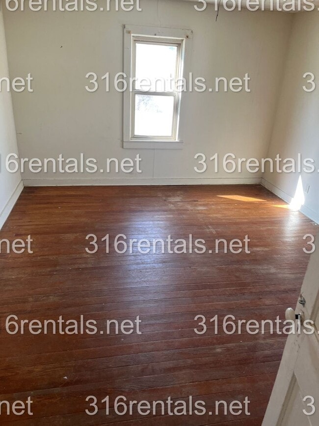 Building Photo - $795 - 2 bed 1 bath - Single Family Home