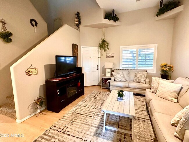 Foto del edificio - 15730 N Hidden Valley Ln